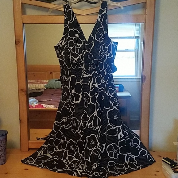 Black flower print Spring Dress - Picture 2 of 5